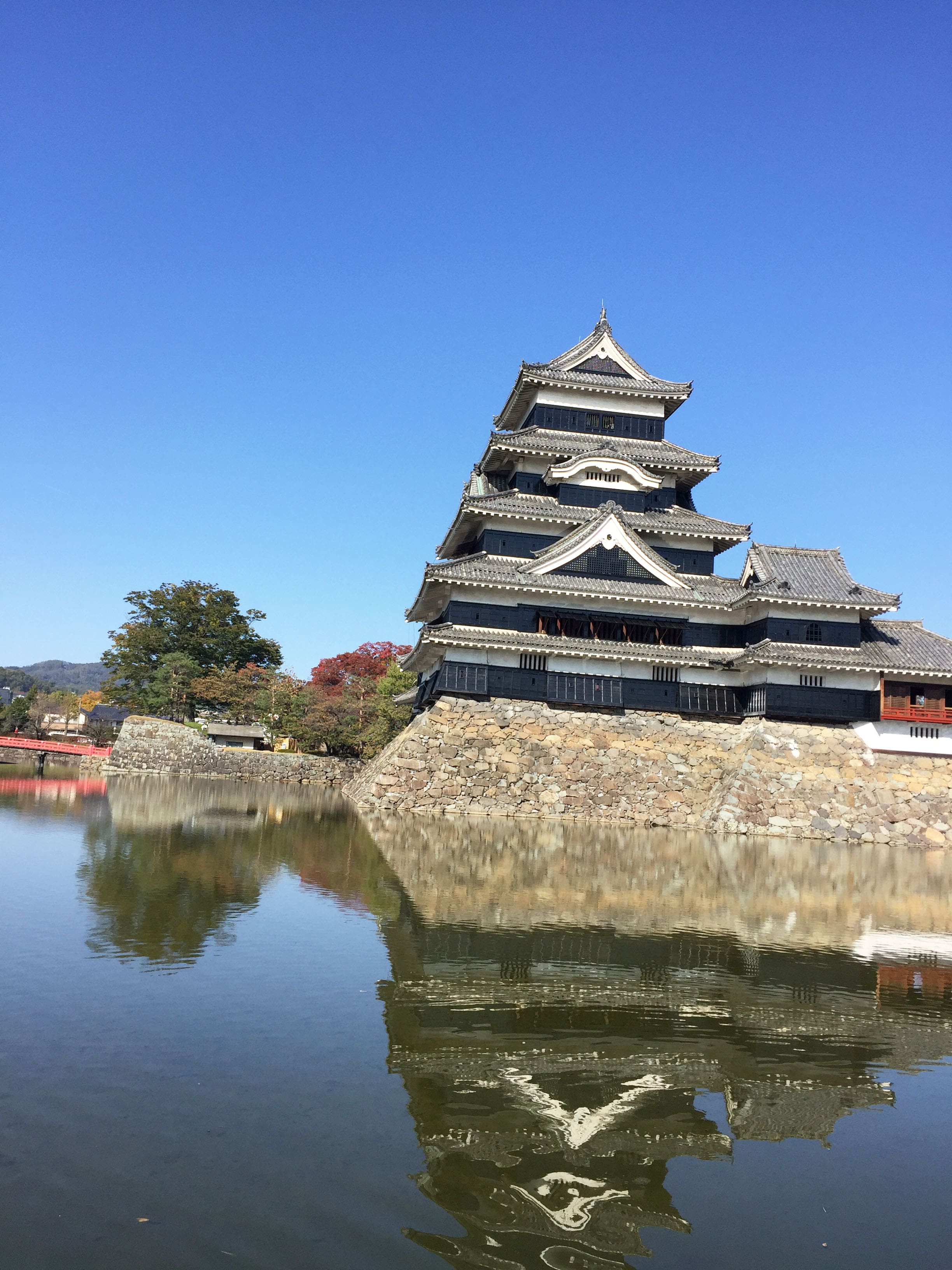 秋晴れの松本城