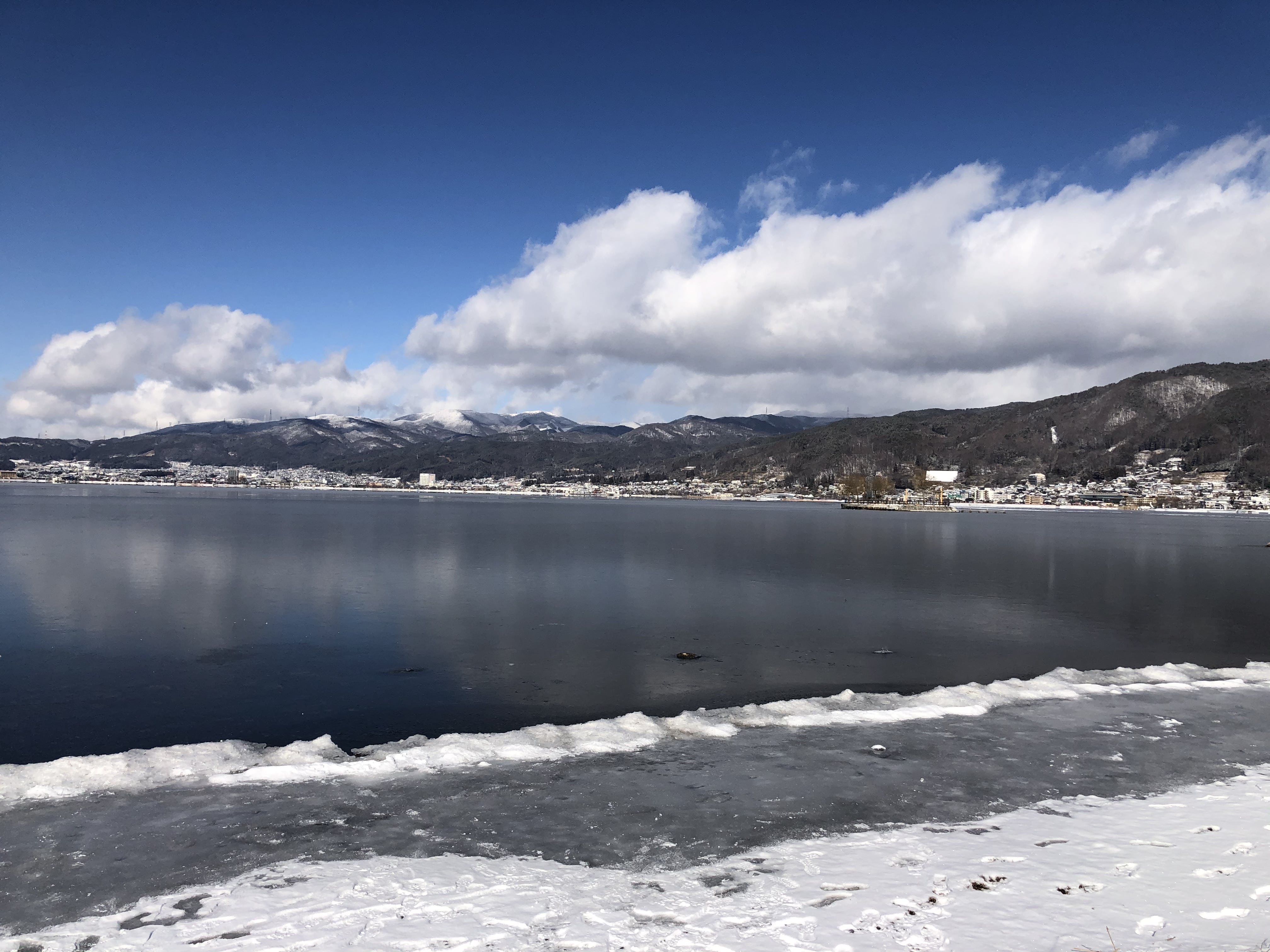 諏訪湖の全面結氷